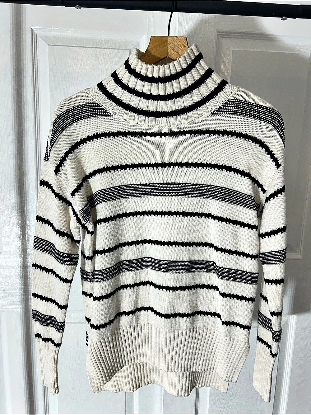 LOFT Striped Turtleneck Sweater in White & Black Size Extra Small